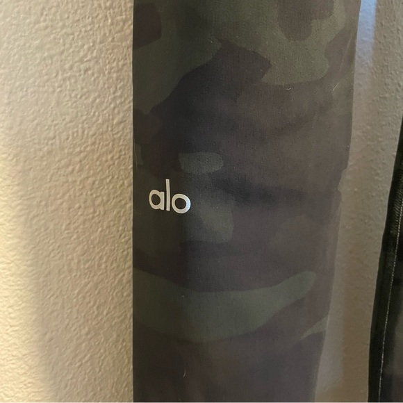Alo Camo Leggings - Picture 3 of 5